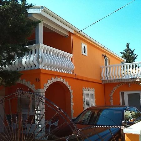 Apartments Batarilo Горни-Карин Экстерьер фото