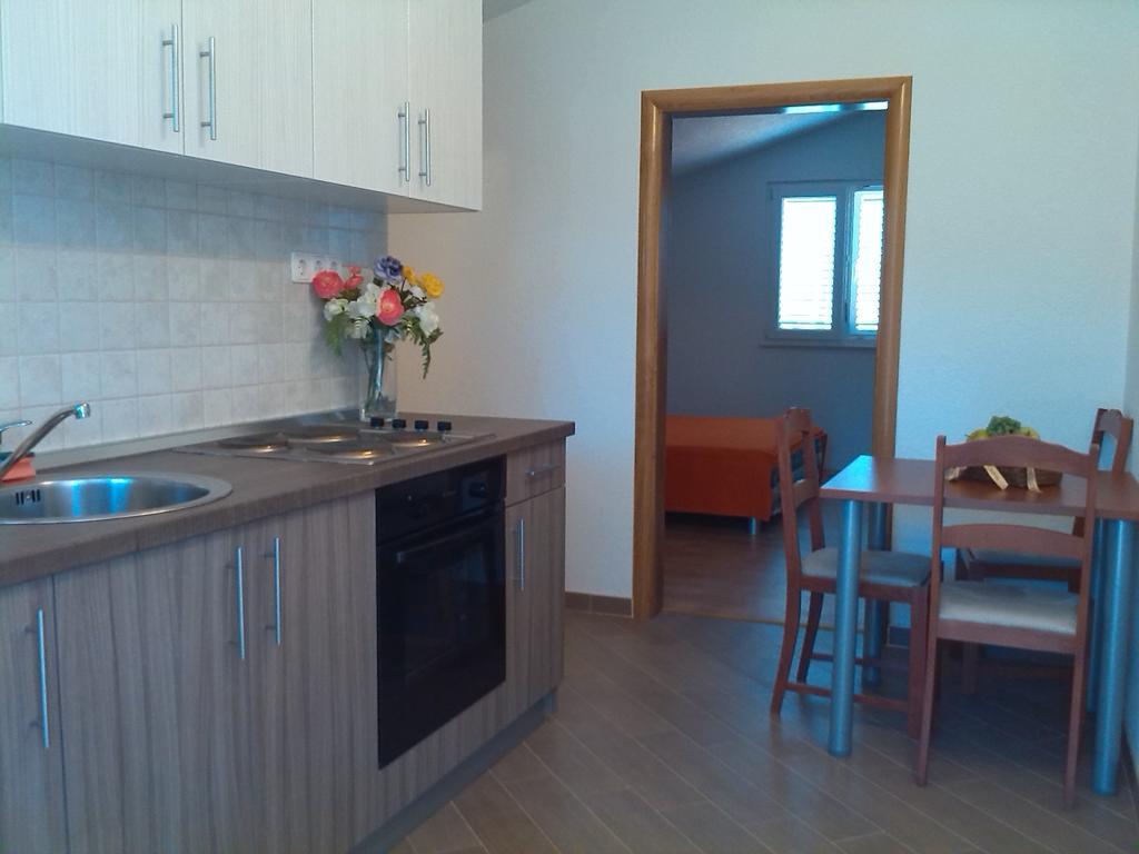 Apartments Batarilo Горни-Карин Номер фото