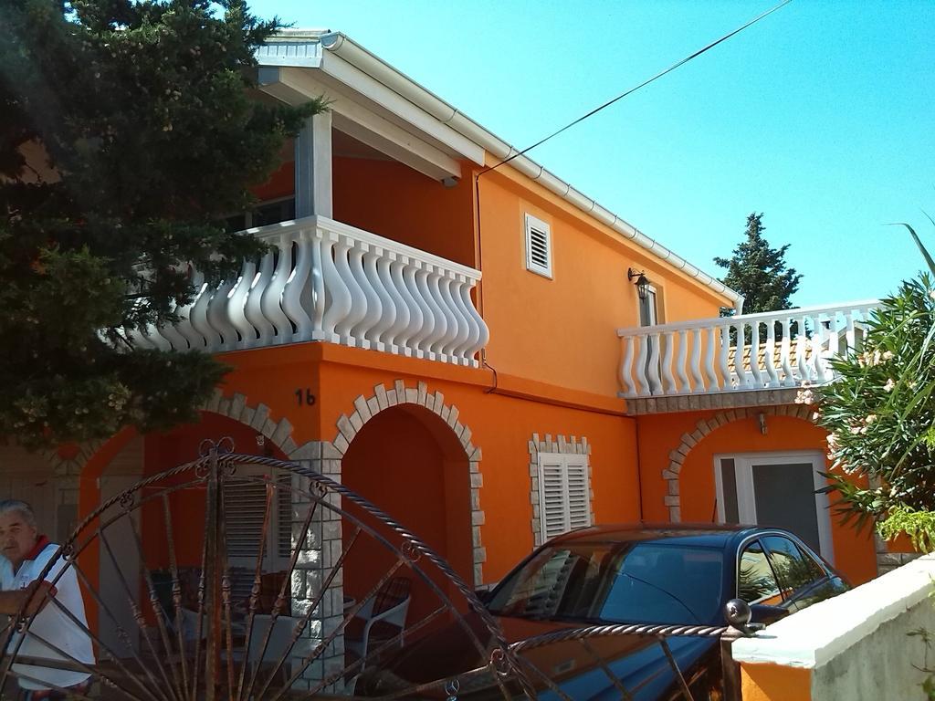 Apartments Batarilo Горни-Карин Экстерьер фото